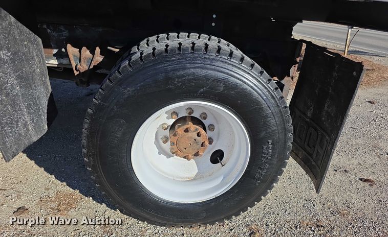 image for item FI0815 1998 International 4700 dump truck