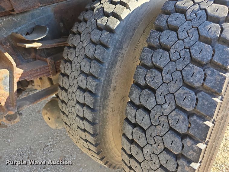 image for item FI0815 1998 International 4700 dump truck