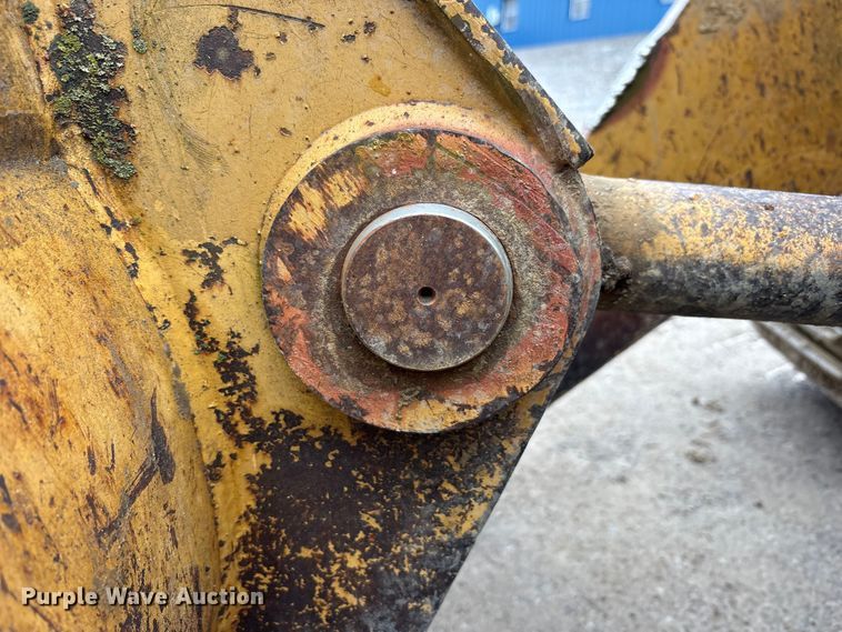 image for item FK1059 1994 Caterpillar 953B track loader