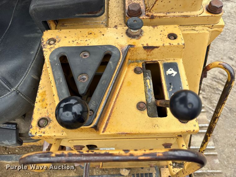 image for item FK1059 1994 Caterpillar 953B track loader