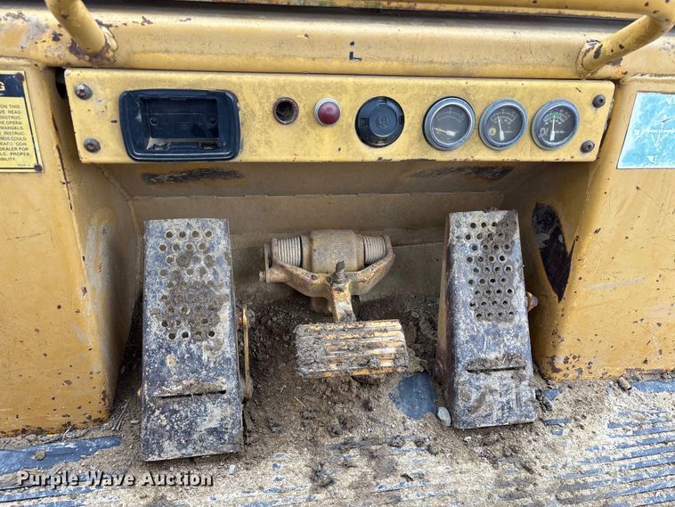 image for item FK1059 1994 Caterpillar 953B track loader