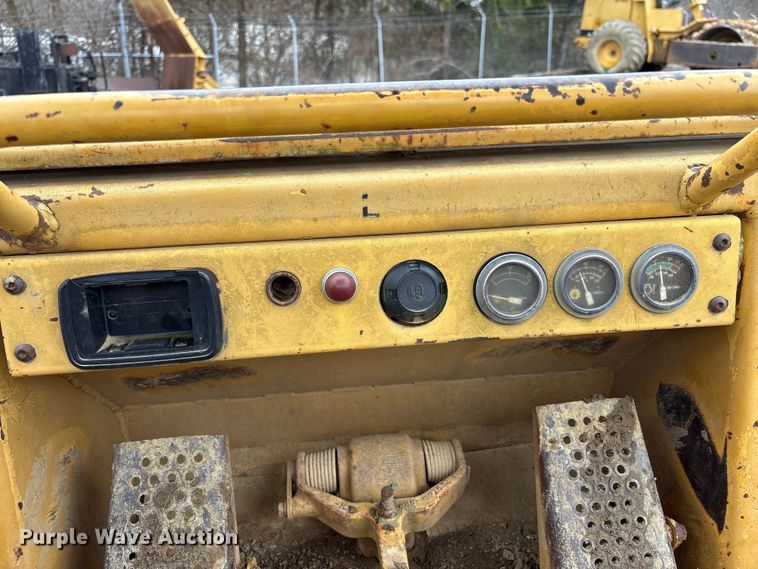 image for item FK1059 1994 Caterpillar 953B track loader