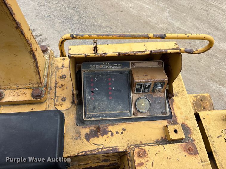 image for item FK1059 1994 Caterpillar 953B track loader