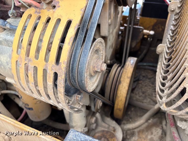 image for item FK1059 1994 Caterpillar 953B track loader