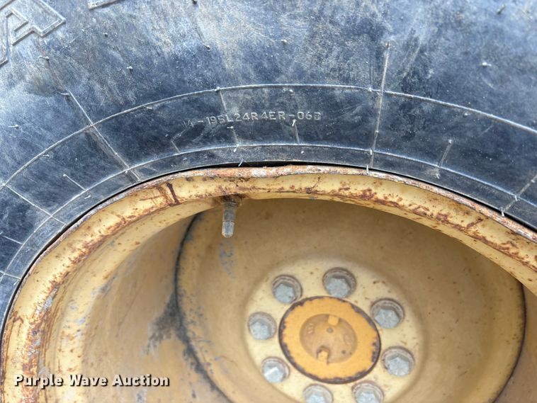 image for item FK1060 2000 John Deere 310SE backhoe