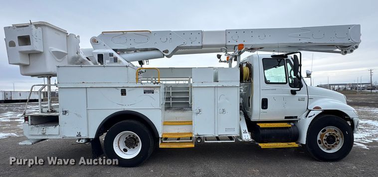 image for item FK1112 2003 International 4300 SBA bucket truck