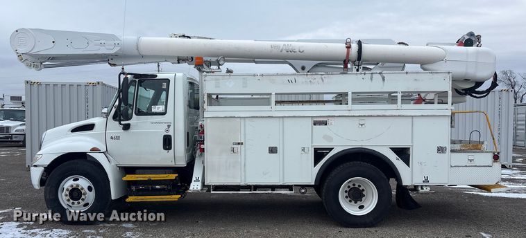 image for item FK1112 2003 International 4300 SBA bucket truck