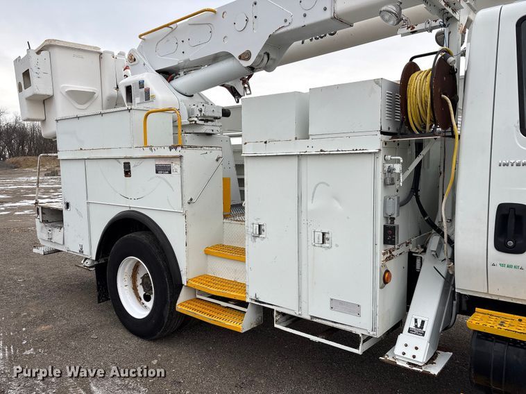 image for item FK1112 2003 International 4300 SBA bucket truck