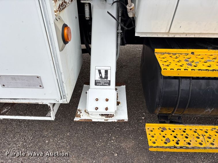 image for item FK1112 2003 International 4300 SBA bucket truck