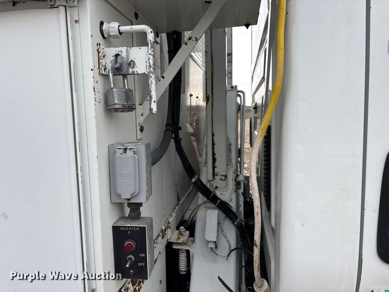 image for item FK1112 2003 International 4300 SBA bucket truck