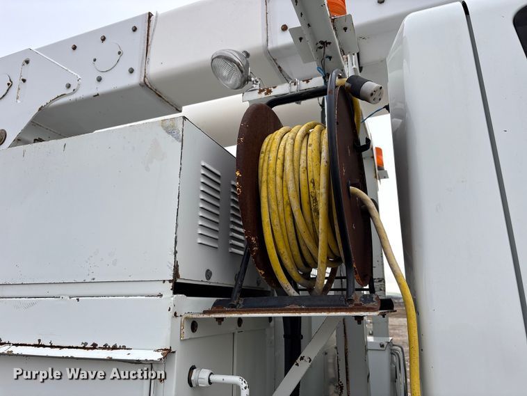 image for item FK1112 2003 International 4300 SBA bucket truck