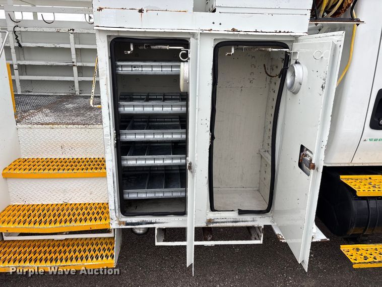 image for item FK1112 2003 International 4300 SBA bucket truck