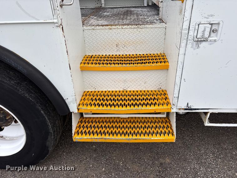 image for item FK1112 2003 International 4300 SBA bucket truck