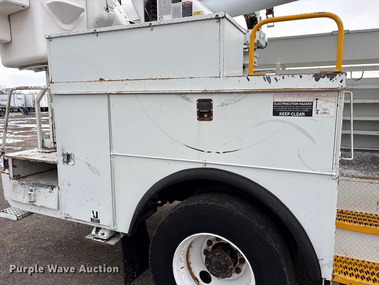 image for item FK1112 2003 International 4300 SBA bucket truck