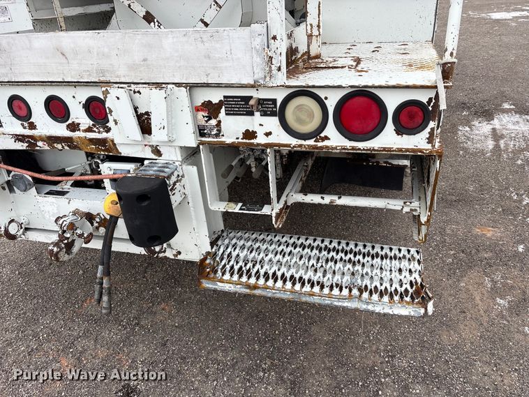 image for item FK1112 2003 International 4300 SBA bucket truck