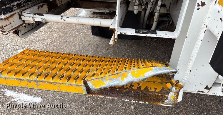 image for item FK1112 2003 International 4300 SBA bucket truck