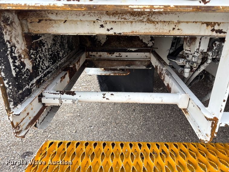 image for item FK1112 2003 International 4300 SBA bucket truck