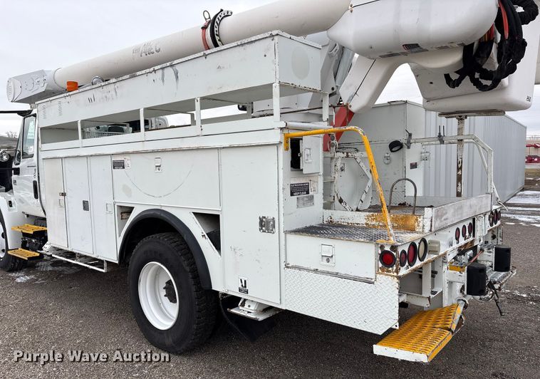 image for item FK1112 2003 International 4300 SBA bucket truck