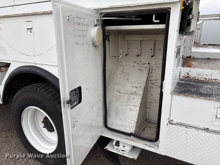 image for item FK1112 2003 International 4300 SBA bucket truck