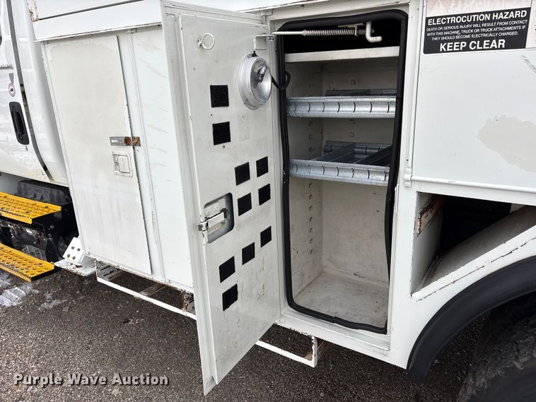 image for item FK1112 2003 International 4300 SBA bucket truck