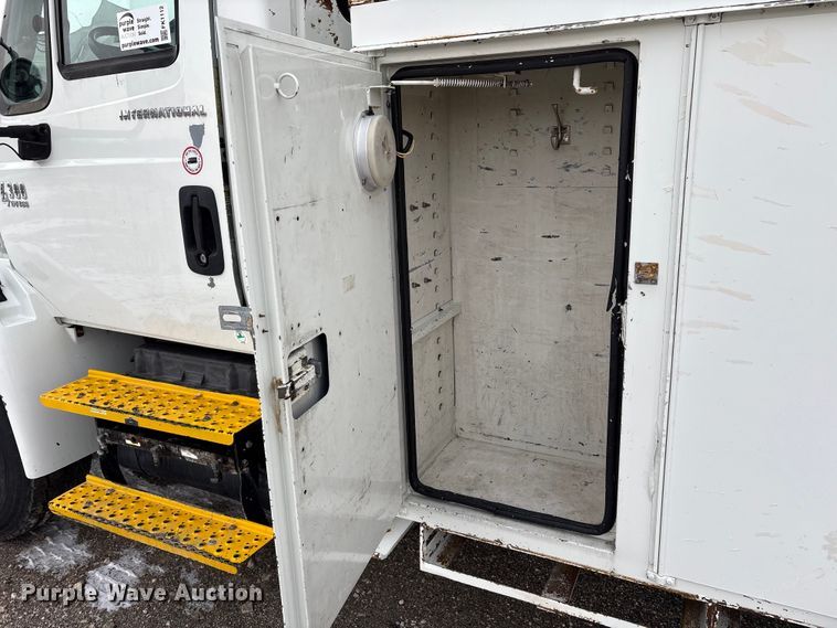 image for item FK1112 2003 International 4300 SBA bucket truck