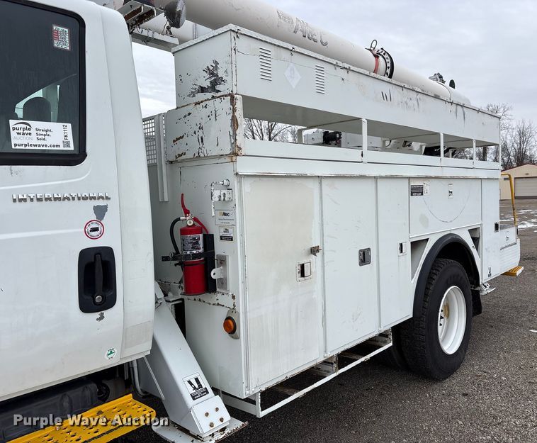 image for item FK1112 2003 International 4300 SBA bucket truck