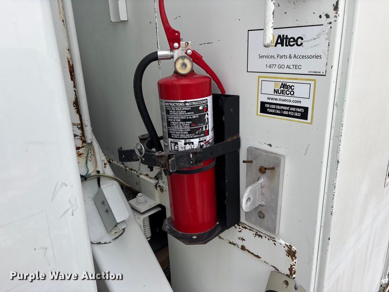 image for item FK1112 2003 International 4300 SBA bucket truck