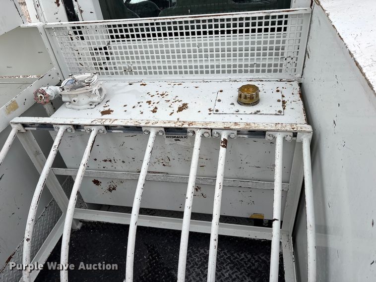 image for item FK1112 2003 International 4300 SBA bucket truck