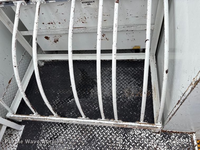 image for item FK1112 2003 International 4300 SBA bucket truck