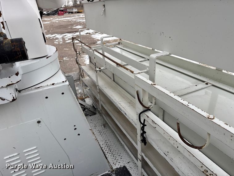 image for item FK1112 2003 International 4300 SBA bucket truck