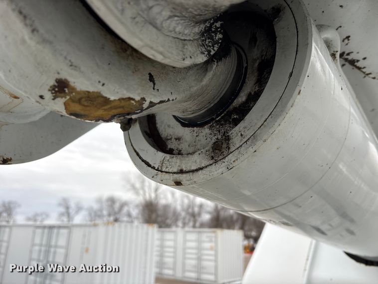 image for item FK1112 2003 International 4300 SBA bucket truck