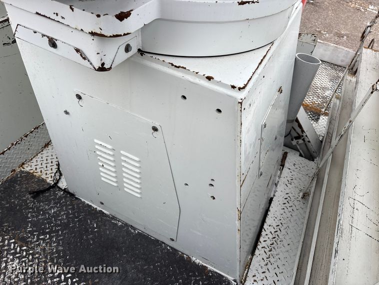 image for item FK1112 2003 International 4300 SBA bucket truck