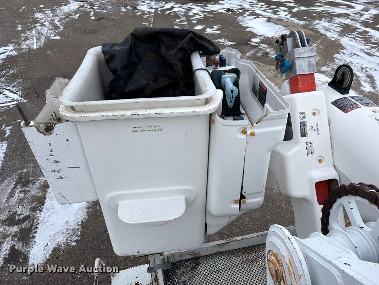 image for item FK1112 2003 International 4300 SBA bucket truck