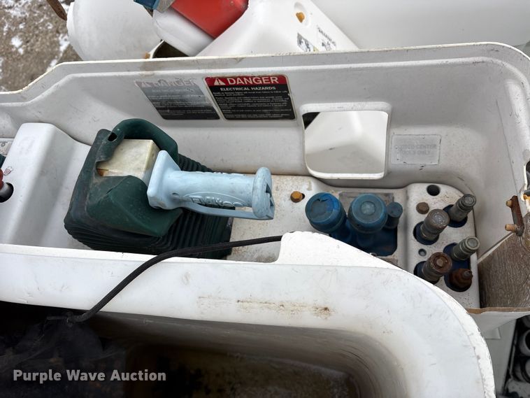 image for item FK1112 2003 International 4300 SBA bucket truck