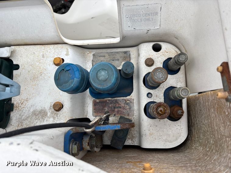 image for item FK1112 2003 International 4300 SBA bucket truck