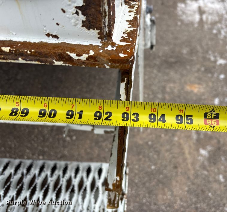 image for item FK1112 2003 International 4300 SBA bucket truck