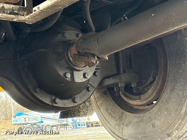 image for item FK1112 2003 International 4300 SBA bucket truck