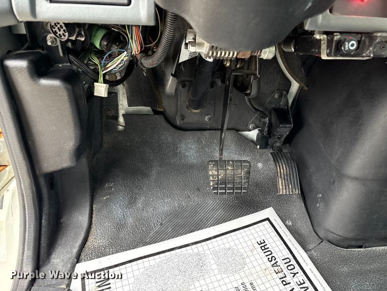 image for item FK1112 2003 International 4300 SBA bucket truck