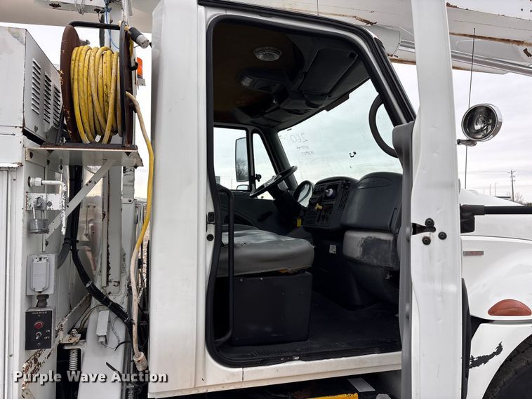 image for item FK1112 2003 International 4300 SBA bucket truck
