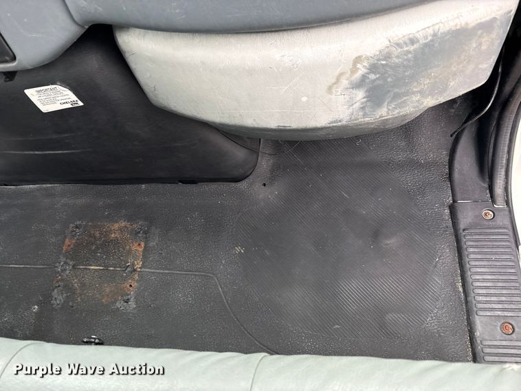 image for item FK1112 2003 International 4300 SBA bucket truck