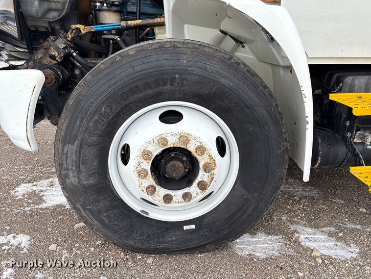 image for item FK1112 2003 International 4300 SBA bucket truck