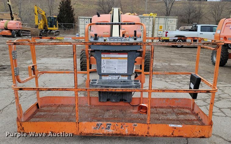 image for item NO9863 2006 JLG 400S boom lift