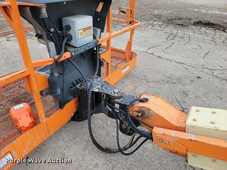 image for item NO9863 2006 JLG 400S boom lift