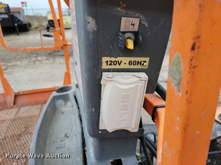 image for item NO9863 2006 JLG 400S boom lift