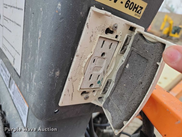 image for item NO9863 2006 JLG 400S boom lift