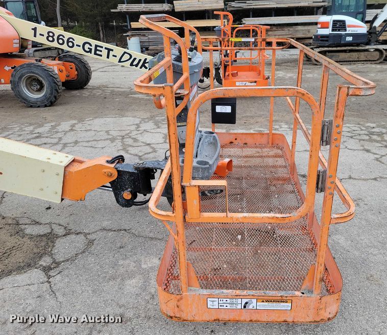 image for item NO9863 2006 JLG 400S boom lift