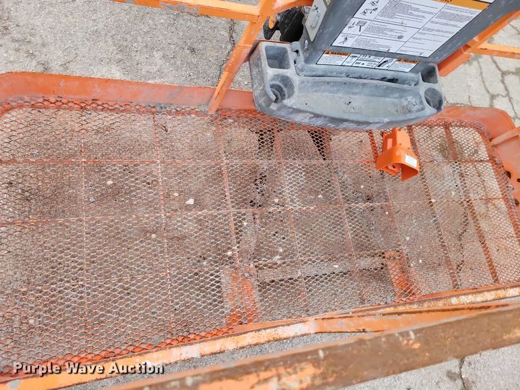 image for item NO9863 2006 JLG 400S boom lift