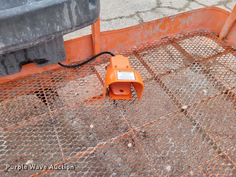 image for item NO9863 2006 JLG 400S boom lift