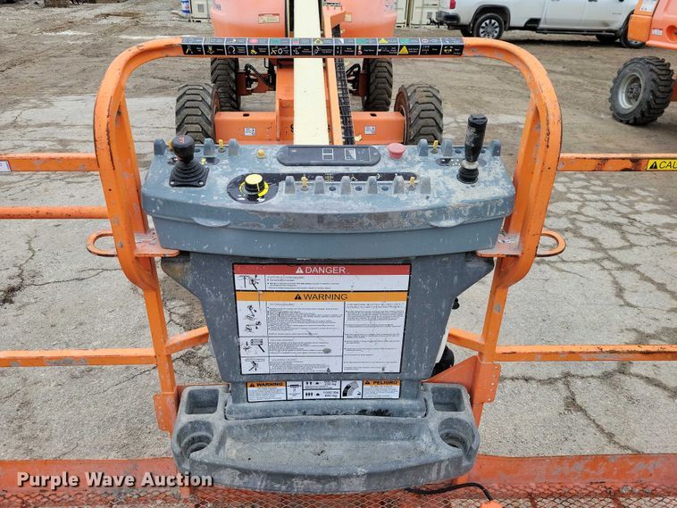 image for item NO9863 2006 JLG 400S boom lift