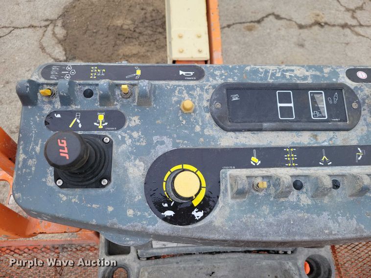 image for item NO9863 2006 JLG 400S boom lift